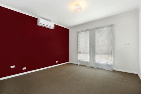 Spacious Three Bedroom Town House! - Photo 5