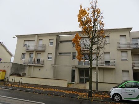 Appartement à louer - REIMS - PROCHE CENTRE-VILLE - Photo 4