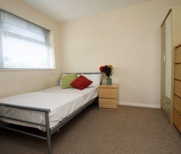 5 bedroom semi-detached house to rent - Photo 4