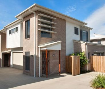 Stylish Three-Bedroom Townhome in Prime Location - Photo 1