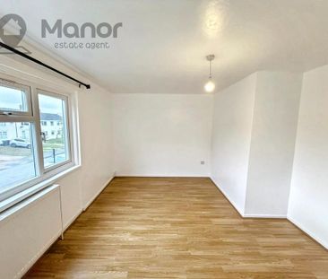 2 bedroom end of terrace house to rent - Photo 2
