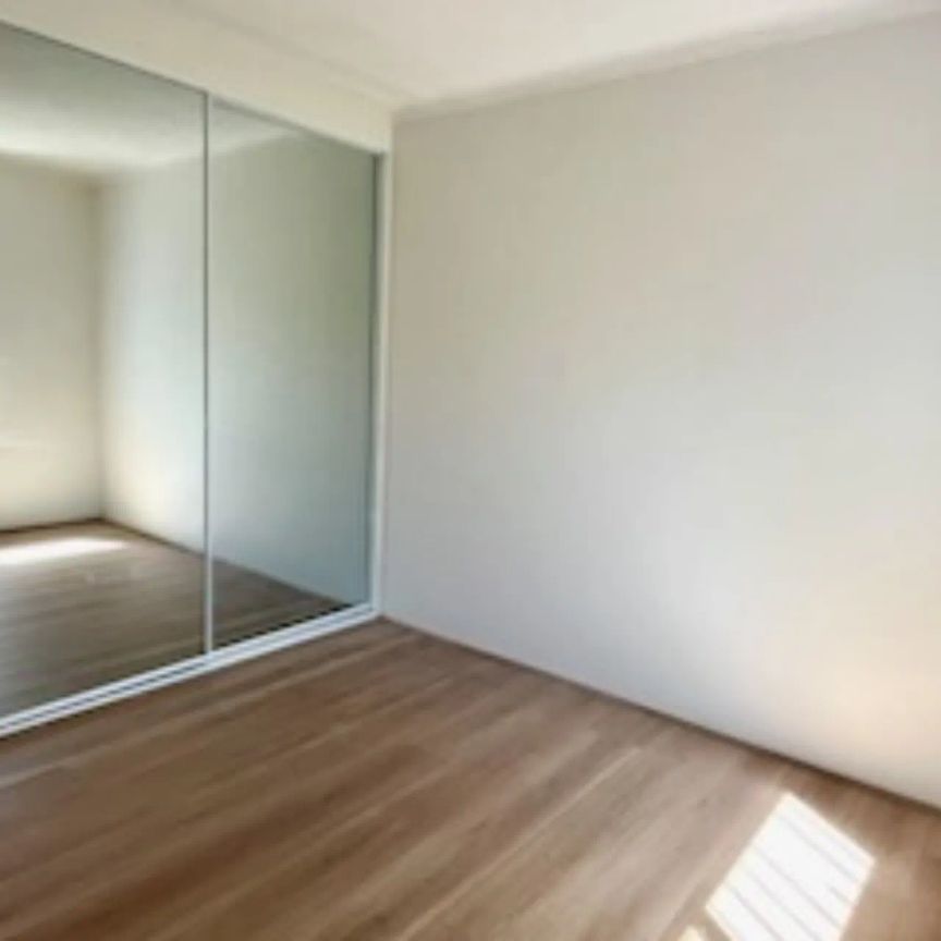 Renovated top floor unit with LUG - Photo 1