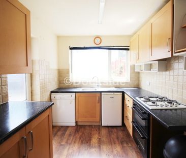 3 bed house to rent in Ridley Road, Rochester, ME1 - Photo 2