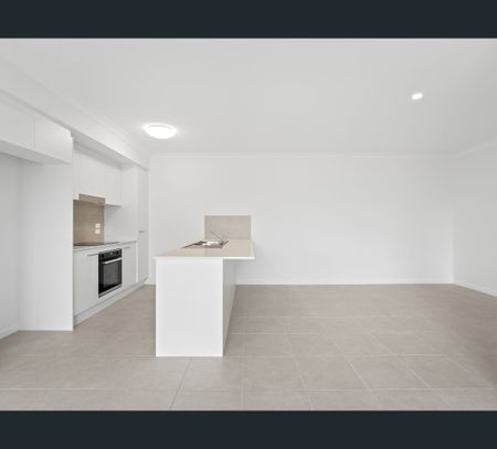 1/118a Bideford Street, Torquay, Qld 4655 - Photo 2