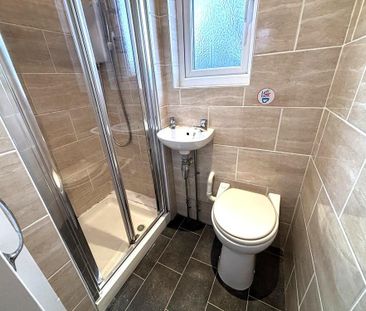 4 bedroom terraced house to rent - Photo 6