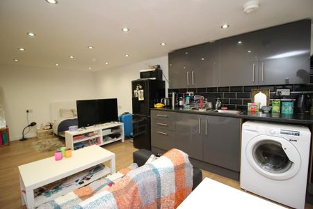 Studio to rent - Photo 2