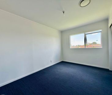 Spacious 7-Bedroom Family Home - Room for Everyone! - Photo 4