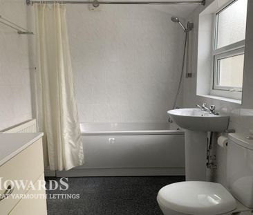 3 bedroom end of terrace house to rent - Photo 3