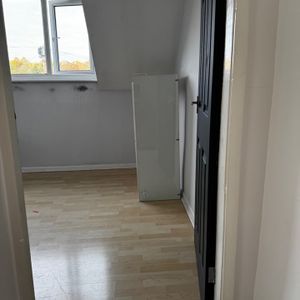 Room in a Shared House, Normanton Spring Road, S13 - Photo 2