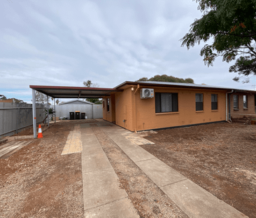 Big Shed, Entertainment Area, even SOLAR!! - Photo 2
