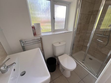 Cromwell Lane, Kenilworth - - Photo 4