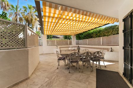 Ground Floor Apartment in Elviria - Photo 2