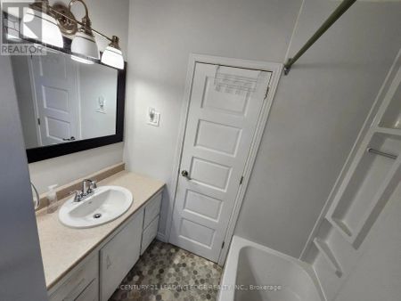 1441 PARK ROAD S - Photo 5