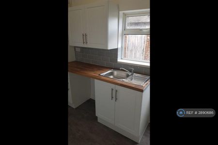 4 bedroom end of terrace house to rent - Photo 5