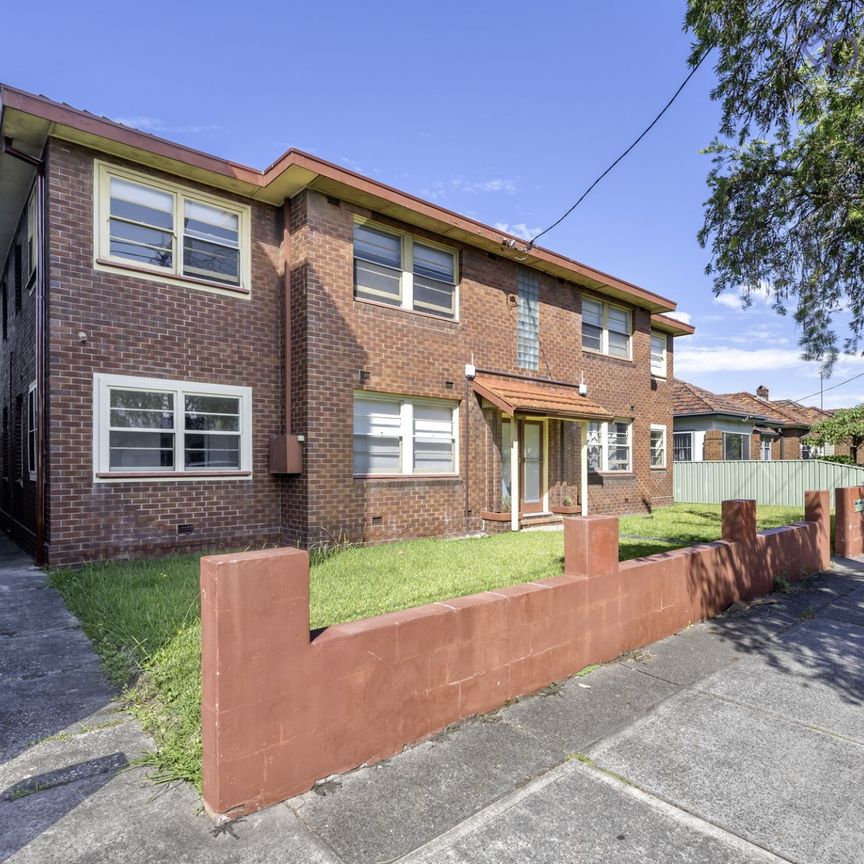 Centrally located large two bedroom unit with sun room. - Photo 1