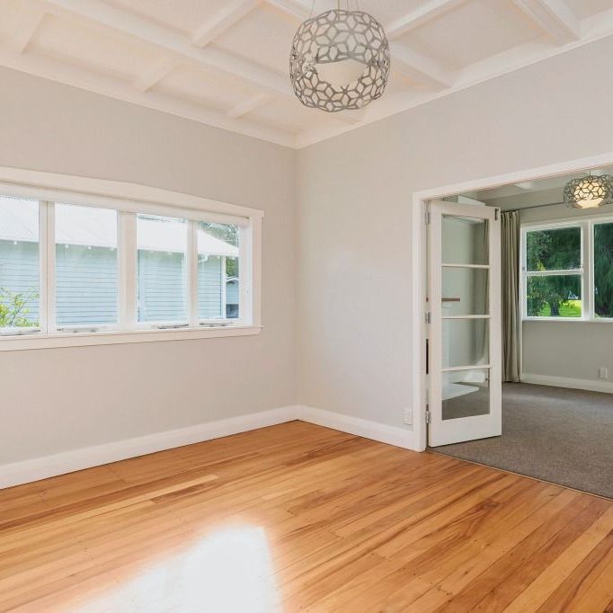 Renovated Epsom house with extras - Photo 1