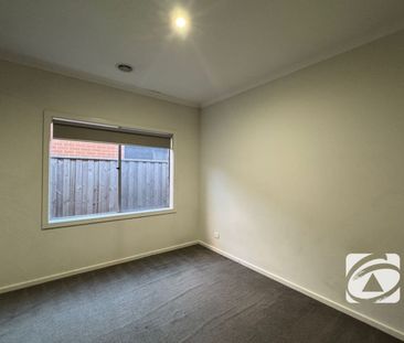 MODERN FAMILY HOME OFFERING COMFORT AND CONVENIENCE - Photo 3