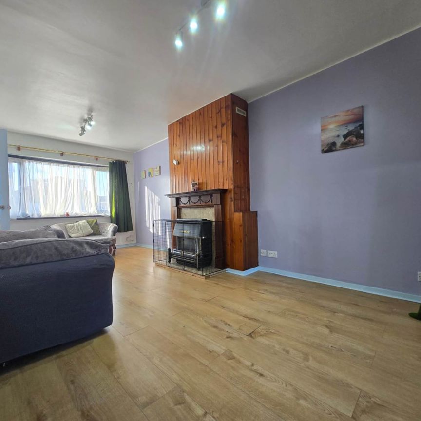 Price £2,100 pcm - Available Now - Part Furnished - Photo 1