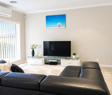 Immaculately presented 2 Bedroom Unit. - Photo 1