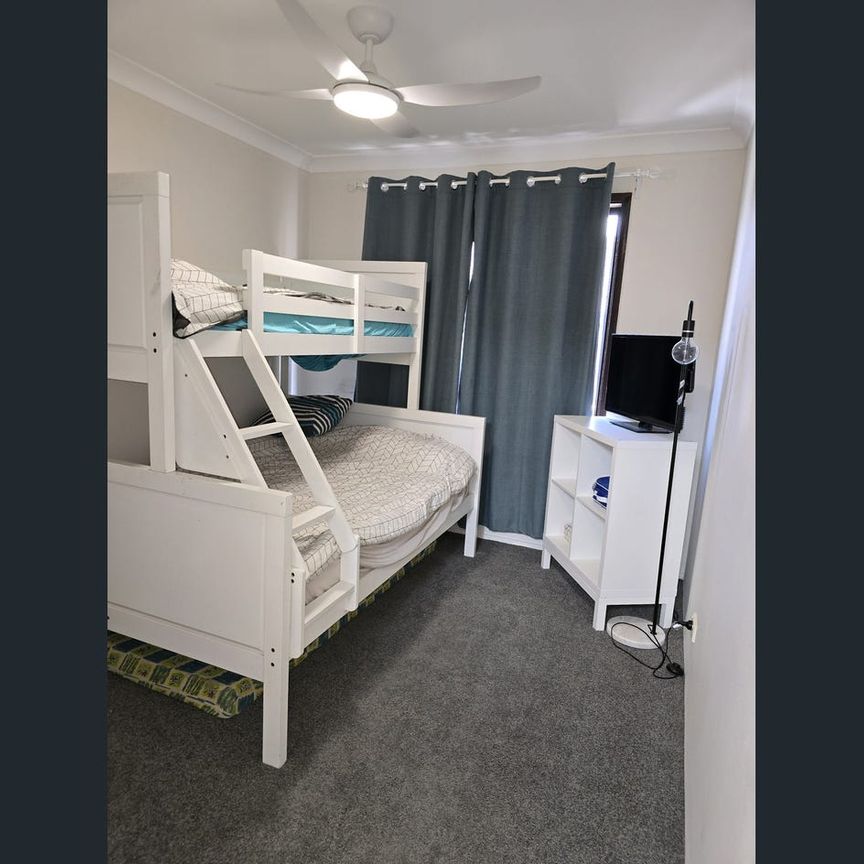 2-3 Bedroom Townhouse in the Heart of The Entrance - Photo 1