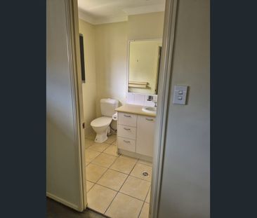 Very Rare Low Set Unit in Lovely Victoria Cove - 3 bed / 2 bath - Photo 6