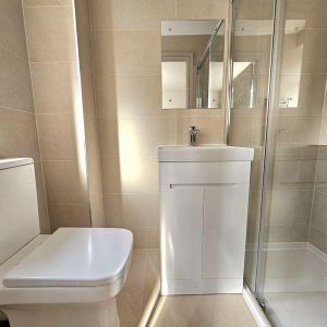 1 bedroom in a house share to rent - Photo 3