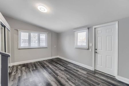 For Lease - 44 Sanford Street, Barrie, Ontario - Photo 5