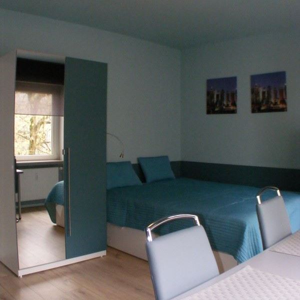 FLATmix.de / Nähe Rathaus, kleines, schickes Appartment im Altbau - Photo 1