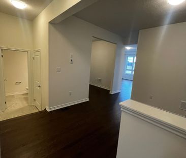 For Lease - 24 Phoenix Boulevard, Barrie, Ontario - Photo 5