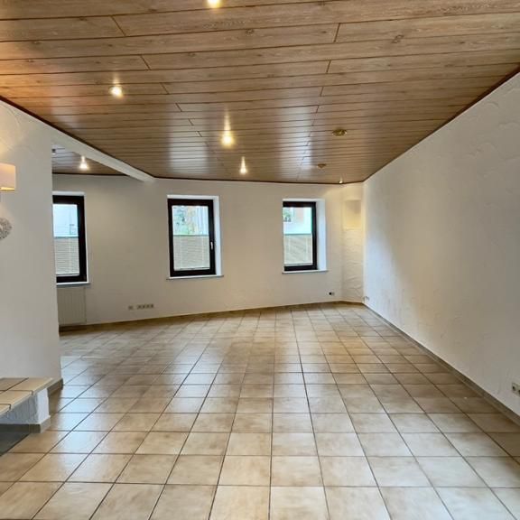 Gepflegte Doppelhaushälfte mit fünf Zimmern und Einbauküche in Bad Dürkheim - Foto 1