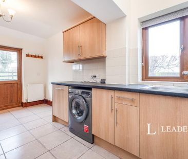 2 bedroom semi-detached house to rent - Photo 6