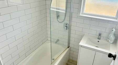 Large site, tidy 3-bedroom home that’s pet friendly — scoop this one up today! - Photo 2