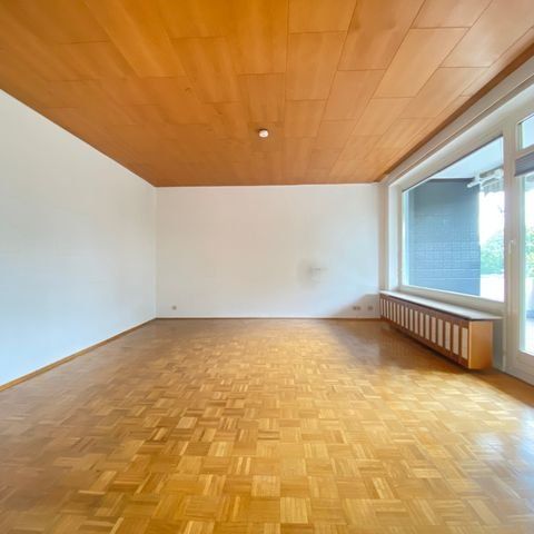 Seniorengerechte Wohnung mit Balkon, PKW-Tiefgarage, Aufzug - Photo 1