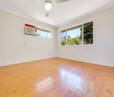 :: BREAK LEASE - NEAT AS A PIN, 3 BEDROOM FAMILY HOME - Photo 4