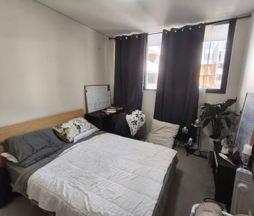 MODERN APARTMENT IN LIVERPOOL CBD - Photo 2
