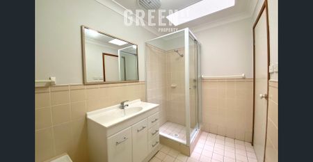 Spacious Three-Bedroom Duplex - Photo 5