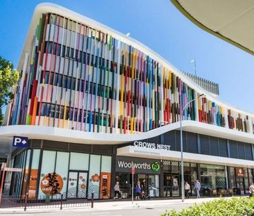 Bright and Spacious Townhouse with Private Courtyard & Double Garage - Photo 5