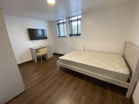 8 bedroom terraced house to rent - Photo 3