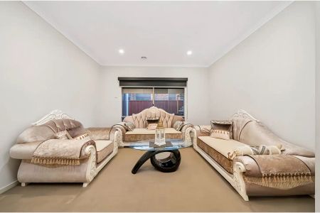 “Spacious 4 Bedroom Family Home for Rent in Arndell Park Estate, Truganina – Beautifully Upgraded & Move-In Ready” - Photo 3
