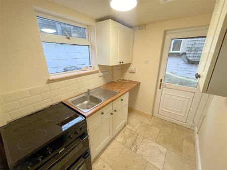 2 bedroom terraced house to rent - Photo 5