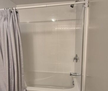 293 Viewmount Avenue condo — Toronto, ON (3-Bedroom) - 3 Bedroom - Photo 5