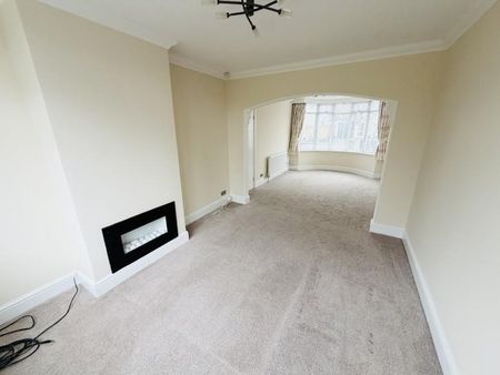 3 bedroom semi-detached house to rent - Photo 4
