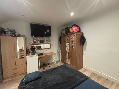 5 Bed Terraced House, Westway, W12 - Photo 3