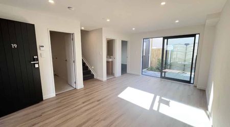 Brand New 4 Beds Home in Rangitoto Zone - Photo 2