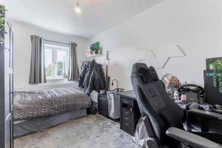 4 bedroom end of terrace house to rent - Photo 5