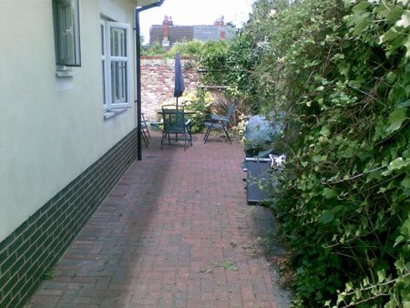 1 bedroom flat to rent - Photo 5