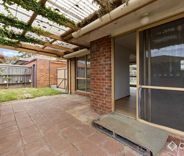 Low-Maintenance Living in a Central Cranbourne Location - Photo 6