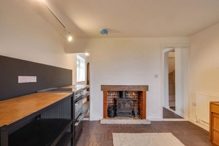 3 bedroom semi-detached house to rent - Photo 2