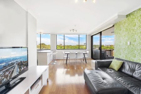 Stunning Apartment With Sweeping Views In Prime Cammeray Location - Photo 2