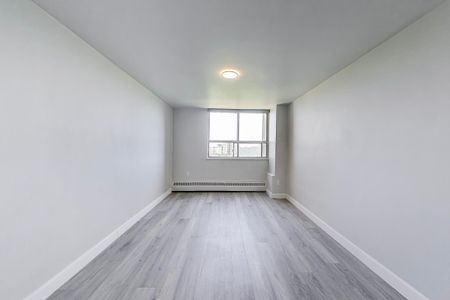 For Lease - 65 Thorncliffe Park Drive Unit# 1404, Toronto, Ontario - Photo 5